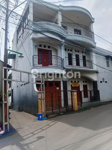 image RUMAH 3 LANTAI DI PERUMAHAN STRATEGIS BEBAS BANJIR (2)