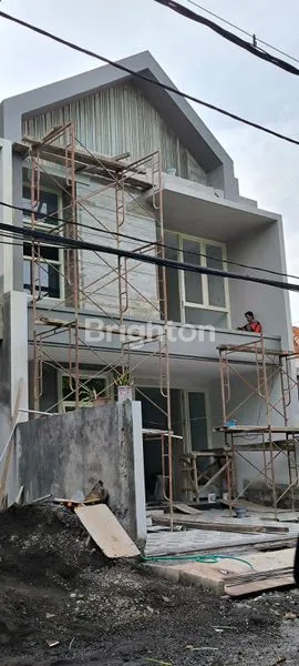 image RUMAH MEWAH DI BOULEVARD MANYAR, 4+1 KAMAR. NEW HOUSE (1)