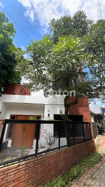 image RUMAH STRATEGIS DI VETERAN JAKARTA SELATAN AKSES MUDAH KE PONDOK INDAH (1)