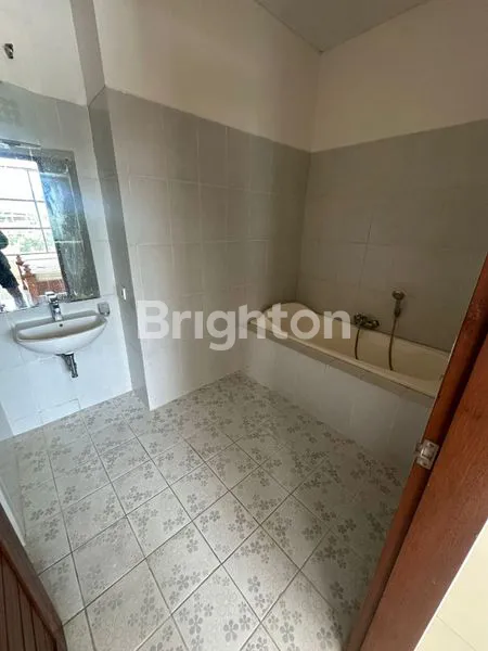 image RUMAH MEWAH DI SANUR 3 KAMAR TIDUR LOKASI SANGAT STRATEGIS (3)