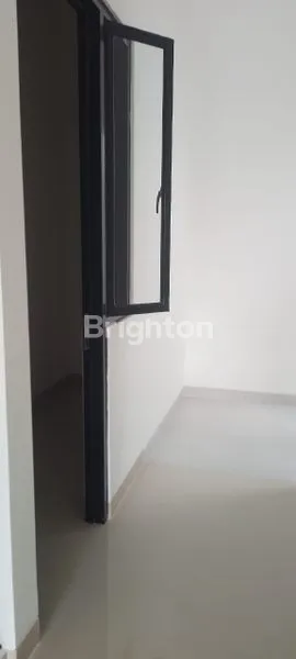 image RUMAH CANTIK BARU 2 LANTAI - CARPORT 2 MOBIL - CUMA 2.4M! (4)