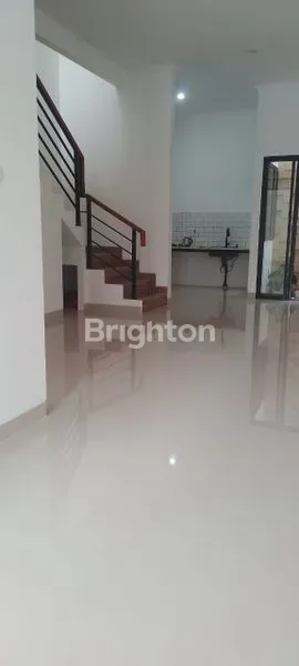 image RUMAH CANTIK BARU 2 LANTAI - CARPORT 2 MOBIL - CUMA 2.4M! (6)