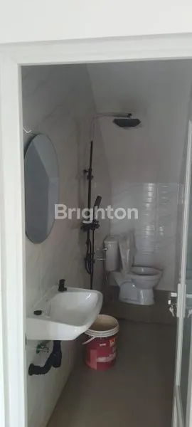 image RUMAH CANTIK BARU 2 LANTAI - CARPORT 2 MOBIL - CUMA 2.4M! (8)