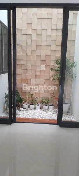 image RUMAH CANTIK BARU 2 LANTAI - CARPORT 2 MOBIL - CUMA 2.4M! (7)