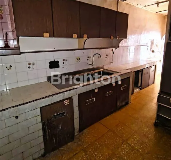 image RUKO LEBAR 5 MTR EX BENGKEL DI INTI KOTA - LOKASI STRATEGIS COCOK UNTUK BISNIS COFFEE SHOP, BENGKEL, KANTOR DLL (6)