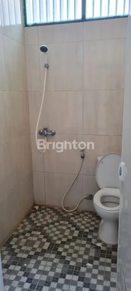 image DISEWAKAN RUMAH LUAS AREA PERUMAHAN BURING DEKAT GOR DEKAT CITRALAND 10 MENIT KE TENGAH KOTA MALANG (3)