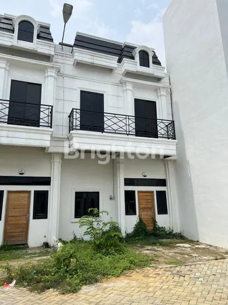 image JUAL RUMAH 2,5 LANTAI \" SINGKARAK PALACE (1)