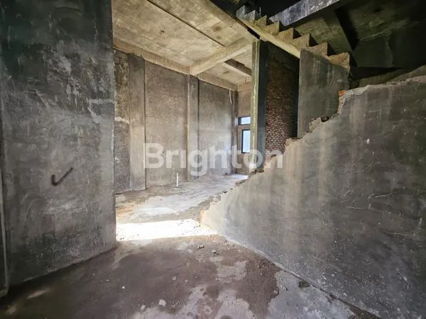 image JUAL RUMAH 2,5 LANTAI \" SINGKARAK PALACE (5)