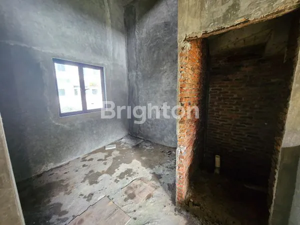 image JUAL RUMAH 2,5 LANTAI \" SINGKARAK PALACE (4)