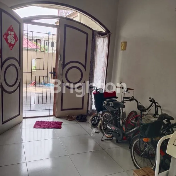 DIJUAL RUMAH MEWAH 3 LANTAI DI JL. PULAU PUTERI 9, LT 430M²