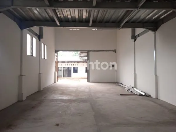 image GUDANG DI AREA PERGUDANGAN NAROGONG BEKASI (4)