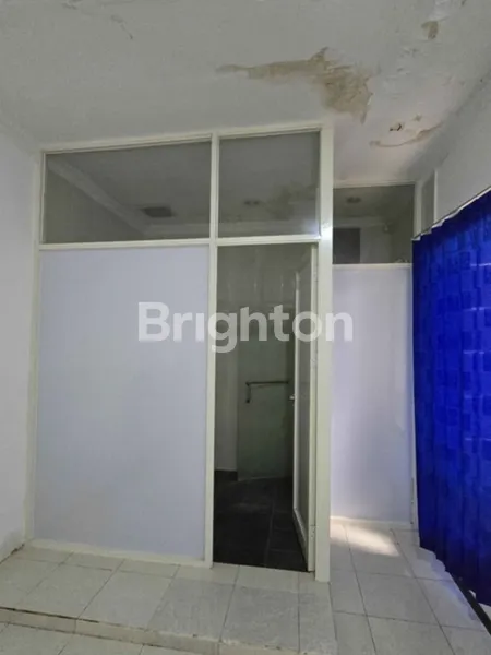 image DIJUAL CEPAT  RUMAH MINIMALIS ROYAL KETINTANG STRATEGIS, LINGKUNGAN NYAMAN, DEKAT POLRESTABES SURABAYA DAN MASJID AL AKBAR (2)