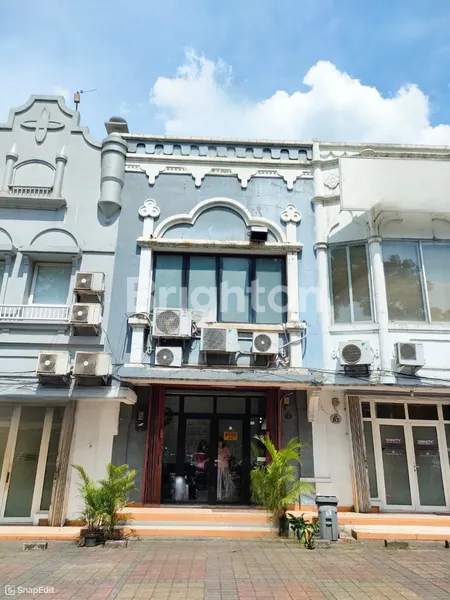 image GOLDEN LOCATION! RUKO 2 LANTAI BARCELONA BSD, SEJAJAR BCA BSD – TRAFFIC PAGI & SORE RAMAI (2)