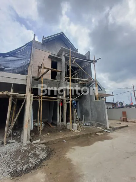 image RUMAH CLUSTER BANGUNAN BARU SIAP HUNI 2 LANTAI DI CIPAYUNG JAKARTA TIMUR (1)