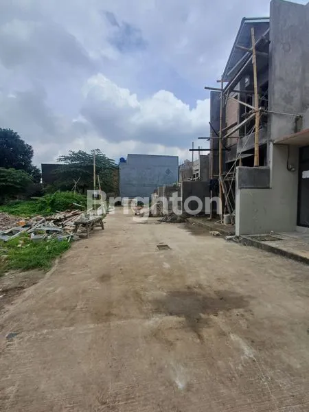 image RUMAH CLUSTER BANGUNAN BARU SIAP HUNI 2 LANTAI DI CIPAYUNG JAKARTA TIMUR (4)