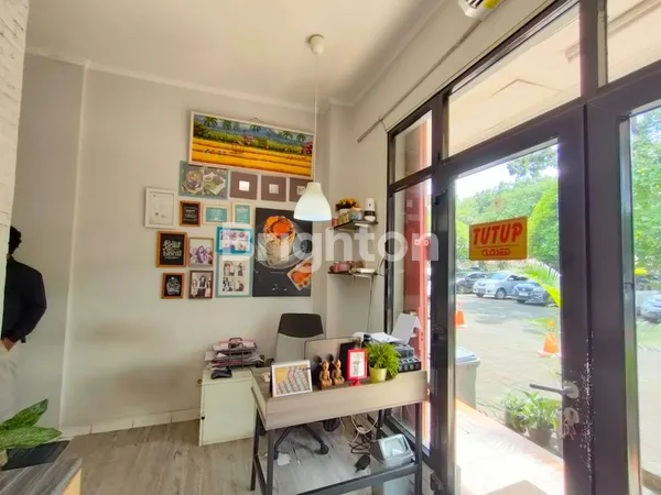 image GOLDEN LOCATION! RUKO 2 LANTAI BARCELONA BSD, SEJAJAR BCA BSD – TRAFFIC PAGI & SORE RAMAI (1)