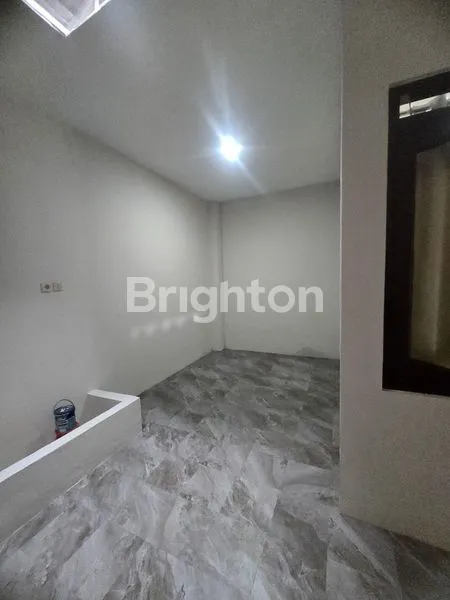 image RUMAH 1 LT SIAP HUNI BARU DICAT DI TAMAN UBUD LIPPO KARAWACI TANGERANG  (7)