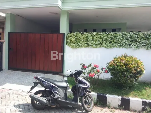image RUMAH SECOND TAMAN WIGUNA POSISI HOOK, KONDISI TERAWAT SIAP HUNI  (2)