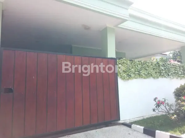 image RUMAH SECOND TAMAN WIGUNA POSISI HOOK, KONDISI TERAWAT SIAP HUNI  (3)