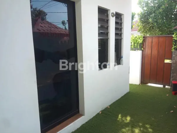 image RUMAH SECOND TAMAN WIGUNA POSISI HOOK, KONDISI TERAWAT SIAP HUNI  (4)