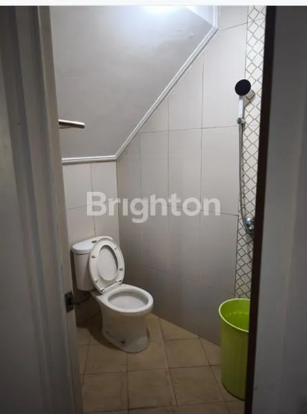 image RUMAH MEWAH 2 LANTAI DI GAYUNGAN, SHM & FULL FURNISHED (5)