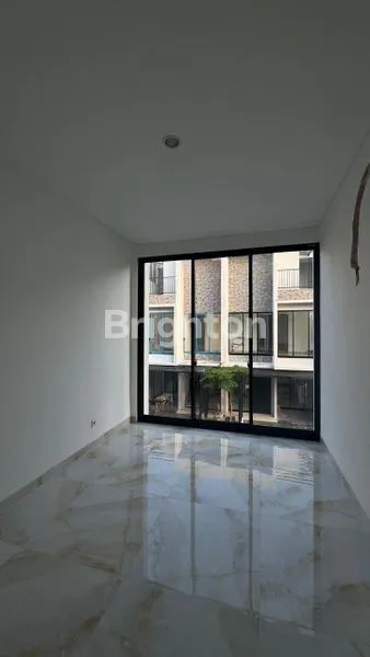 image RUMAH HOEK ANWA RESIDENCE PURI (3)