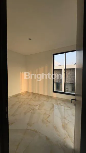 image RUMAH HOEK ANWA RESIDENCE PURI (6)