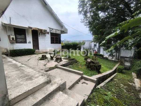 image RUMAH LUAS & BESAR DENGAN VIEW PEGUNUNGAN DI GAJAHMUNGKUR  (1)