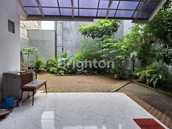 image RUMAH 3 LANTAI BUKIT DURI TEBET JAKARTA SELATAN PARKIR 6 MOBIL (2)