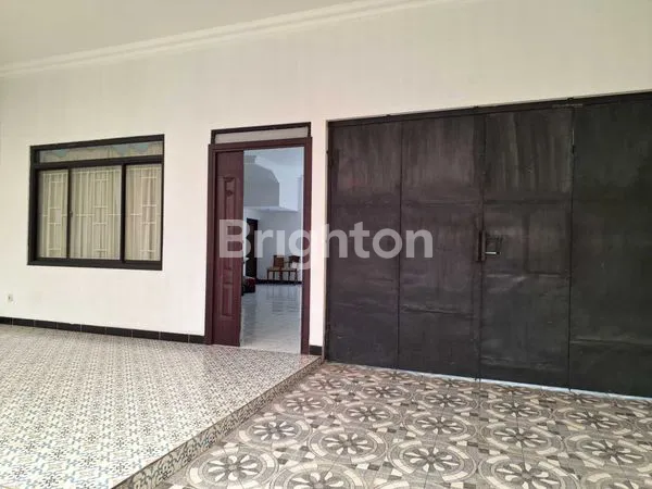 image RUMAH 3 LANTAI BUKIT DURI TEBET JAKARTA SELATAN PARKIR 6 MOBIL (6)