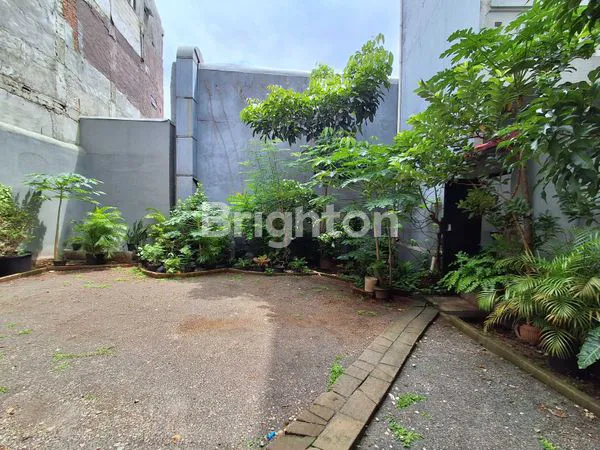 image RUMAH 3 LANTAI BUKIT DURI TEBET JAKARTA SELATAN PARKIR 6 MOBIL (5)