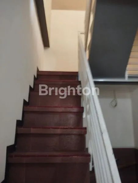 image RUMAH SIAP HUNI TENGAH KOTA DEKAT PUSAT PEMBELANJAAN (3)