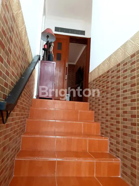image RUMAH MEWAH 3 LANTAI SHM DI GRIYA KENCANA 2 CILEDUG TANGERANG (5)