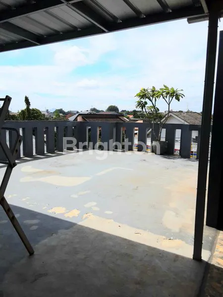 image RUMAH MEWAH 3 LANTAI SHM DI GRIYA KENCANA 2 CILEDUG TANGERANG (6)
