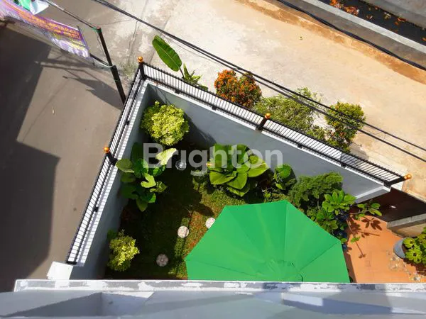 image RUMAH MEWAH 3 LANTAI SHM DI GRIYA KENCANA 2 CILEDUG TANGERANG (7)