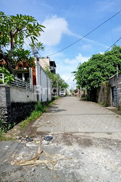 image DIJUAL RUMAH MEWAH 2 LANTAI – HOOK + PAVILIUN & ROOFTOP LUAS (2)