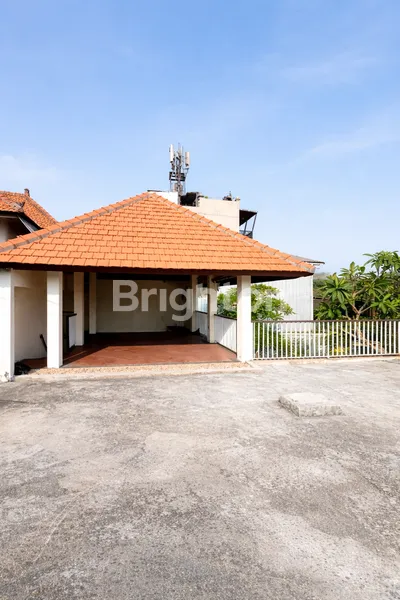 image DIJUAL RUMAH MEWAH 2 LANTAI – HOOK + PAVILIUN & ROOFTOP LUAS (3)