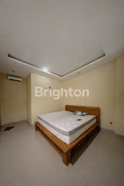 image DIJUAL RUMAH MEWAH 2 LANTAI – HOOK + PAVILIUN & ROOFTOP LUAS (4)