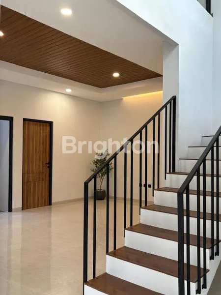 image RUMAH MEWAH STRATEGIS, NYAMAN, TENANG DAN ASRI DI BSD  (6)