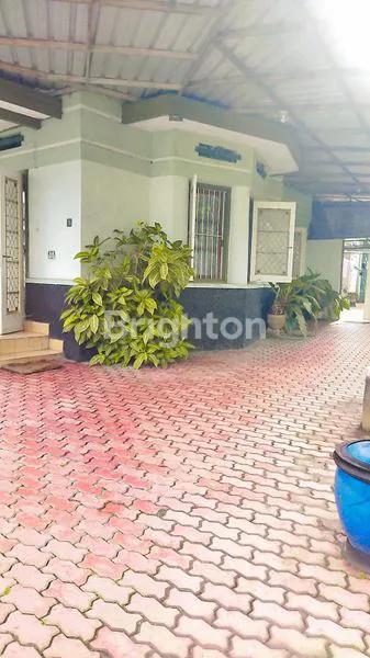 image HUNIAN EKSKLUSIF BERGAYA KOLONIAL, KOKOH, TERAWAT, KELURAHAN KASIN,  MALANG (2)