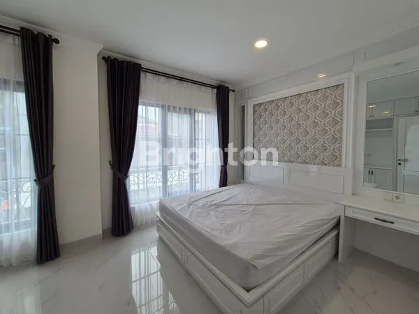 image RUMAH SIAP HUNI, DESIGN AMERICAN CLASSIC SUNTER (5)