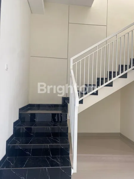 image RUMAH BARU MINIMALIS SELANGKAH KE RAYA MERR SUPERINDO (8)