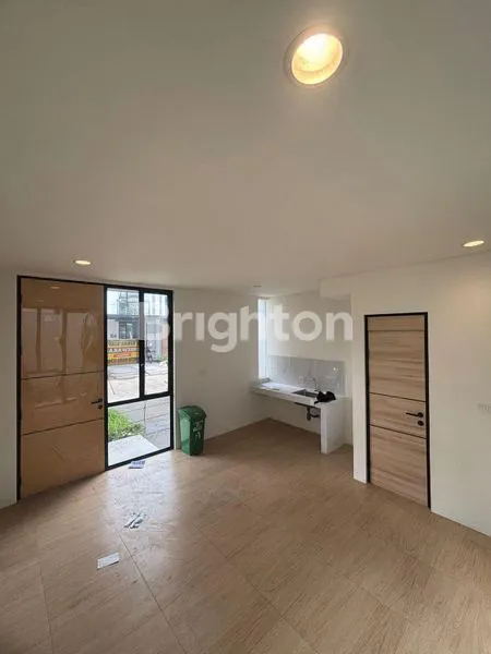 image DISEWAKAN RUMAH CENDANA ESSENCE LIPPO KARAWACI (6)