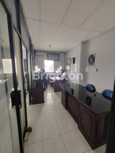 image RUKO LOKASI PRIMA PINGGIR JALAN KEDOYA UTARA KEBON JERUK JAKARTA BARAT UNTUK USAHA RAMAI SETIAP HARI (6)