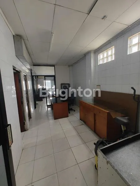 image RUKO LOKASI PRIMA PINGGIR JALAN KEDOYA UTARA KEBON JERUK JAKARTA BARAT UNTUK USAHA RAMAI SETIAP HARI (7)