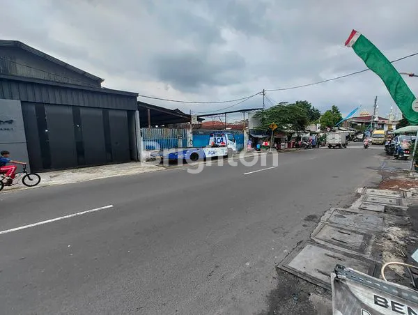 image RUKO LOKASI PRIMA PINGGIR JALAN KEDOYA UTARA KEBON JERUK JAKARTA BARAT UNTUK USAHA RAMAI SETIAP HARI (3)
