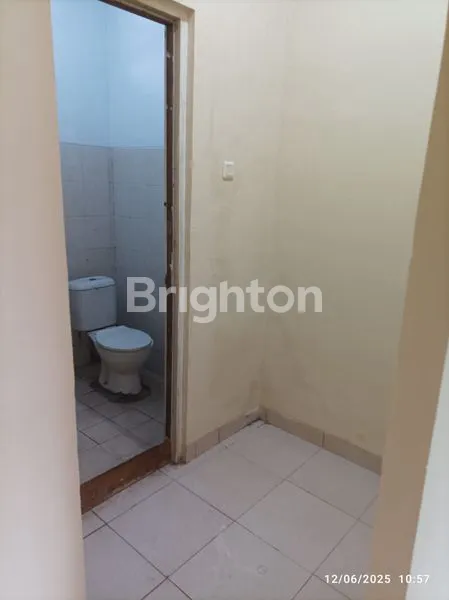 image RUKO 2 LANTAI DI BOULEVARS GRAHA RAYA RAMAI  SANGAT COCOK UNTUK USAHA (6)