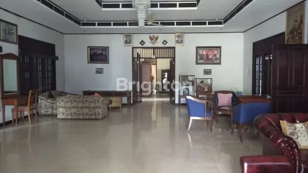 image RUMAH MEWAH FULL FURNISHED DI GAJAHAN COLOMADU (2)