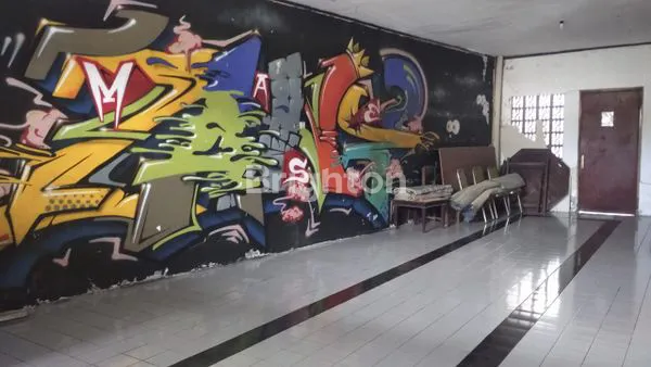 image RUMAH MEWAH FULL FURNISHED DI GAJAHAN COLOMADU (7)