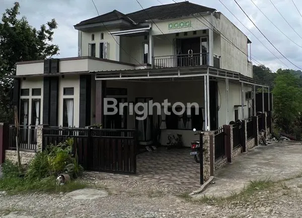 image RUMAH MEWAH DI PERUM SAMARINDA CITY DEKAT DENGAN RUMAH SAKIT MOEIS (1)